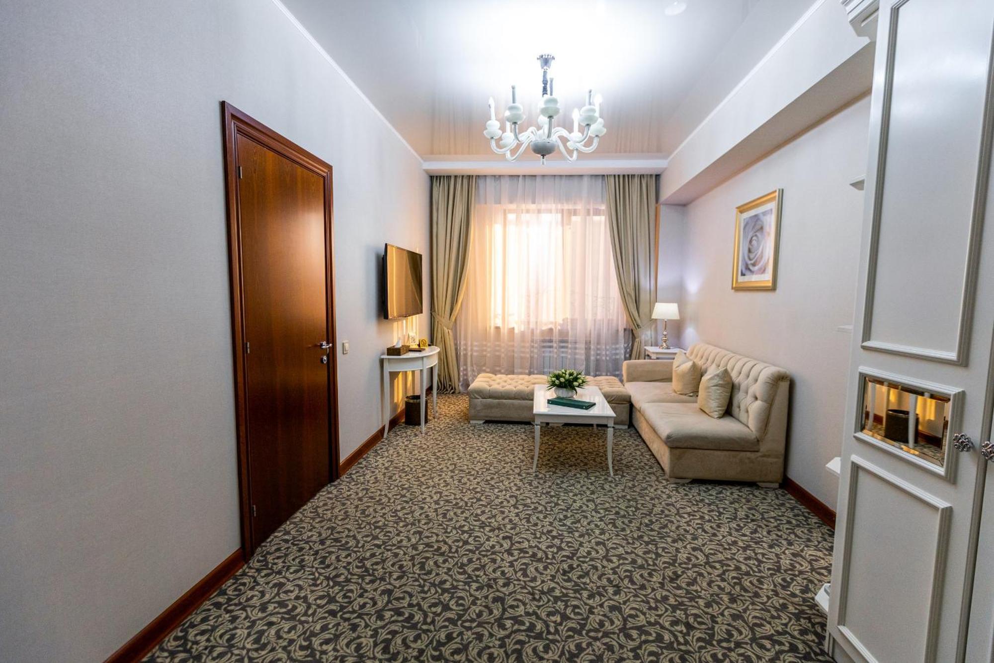 Plaza Hotel Almatý Habitación foto