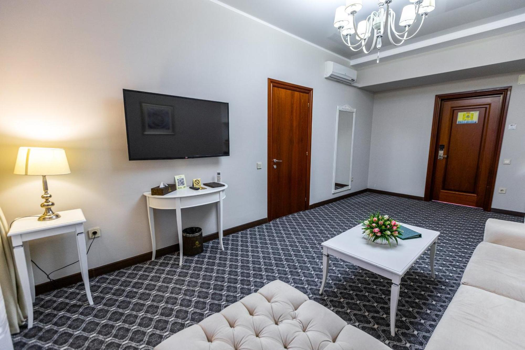 Plaza Hotel Almatý Habitación foto