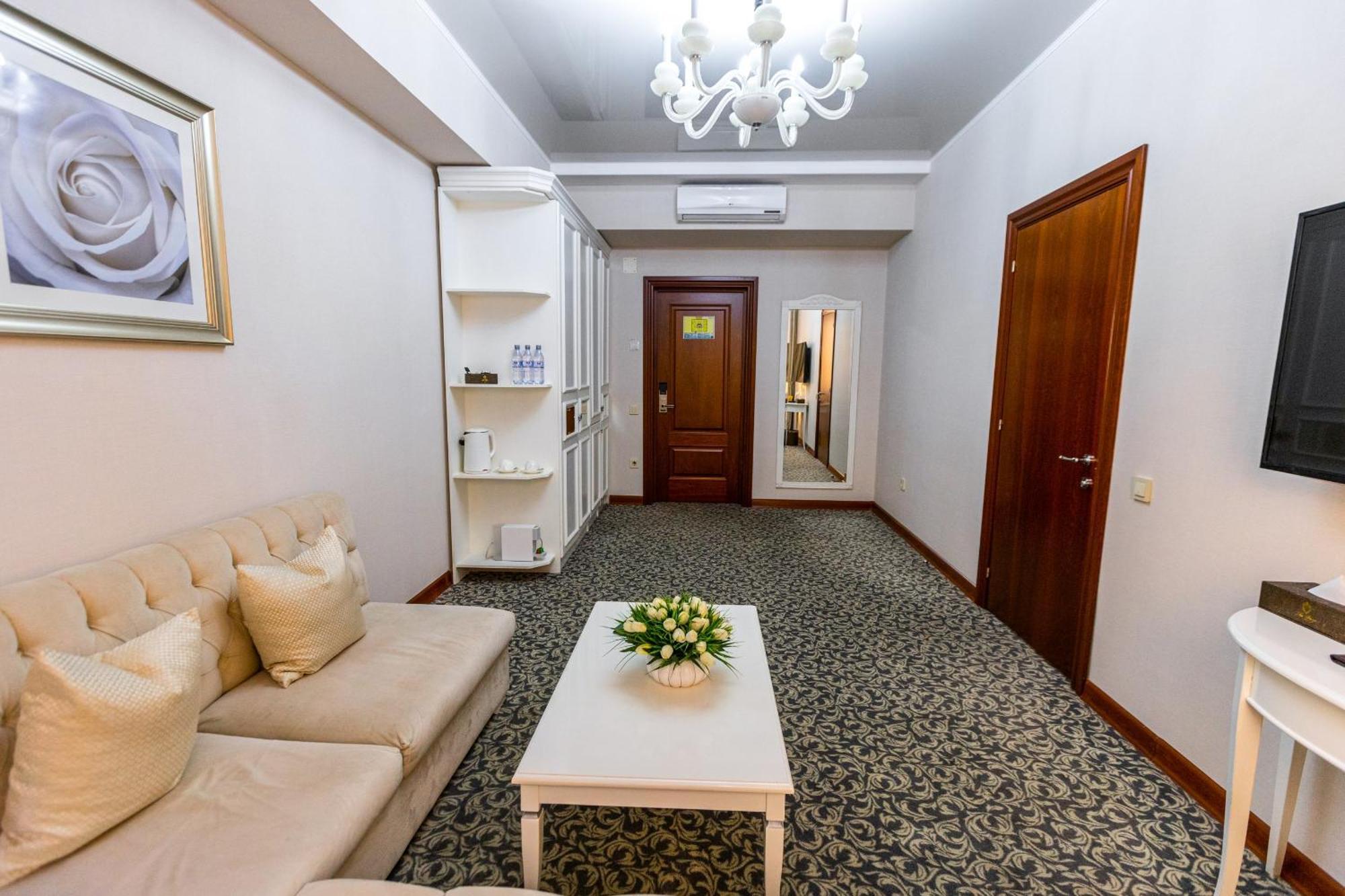 Plaza Hotel Almatý Habitación foto