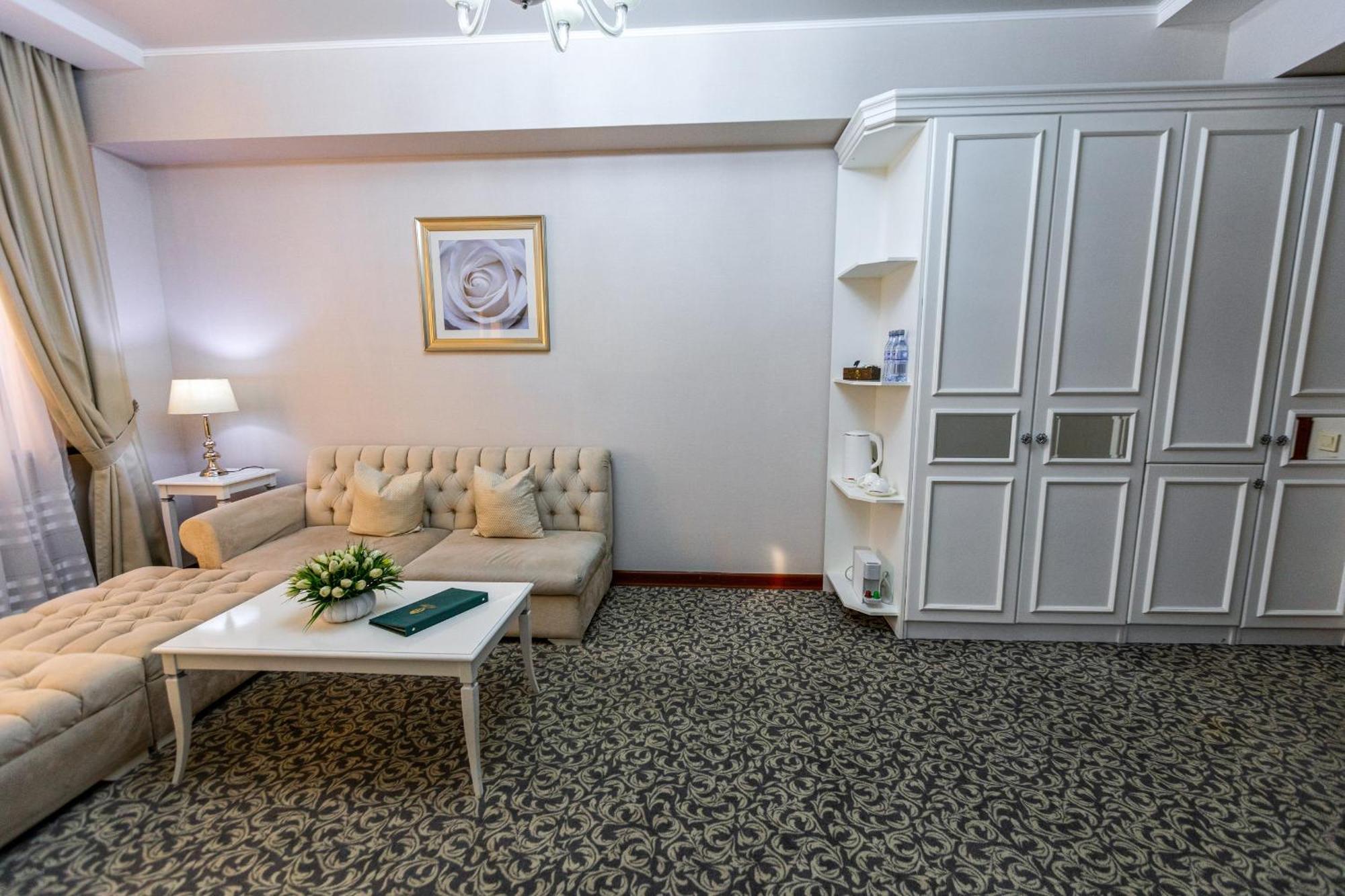 Plaza Hotel Almatý Habitación foto