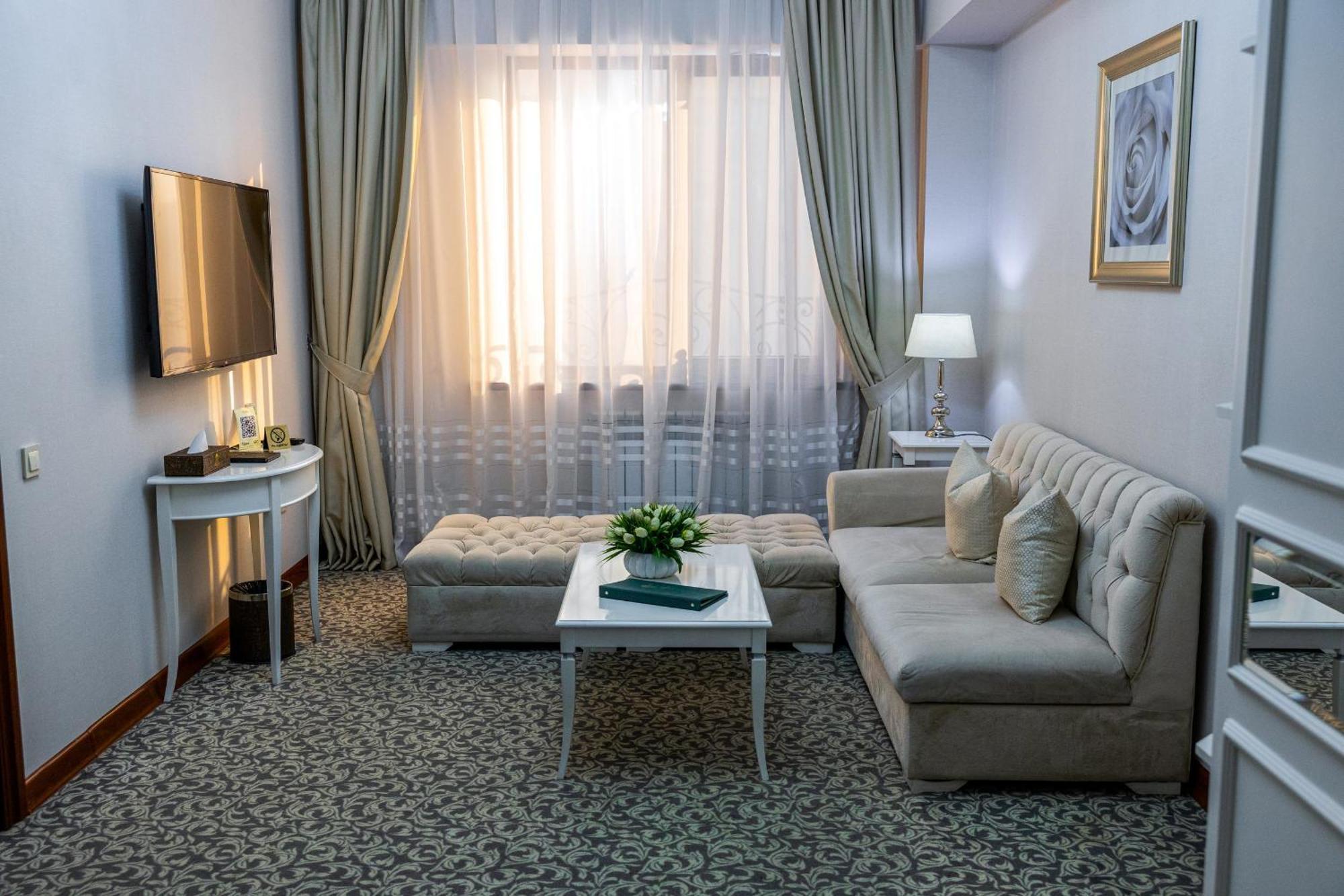 Plaza Hotel Almatý Habitación foto