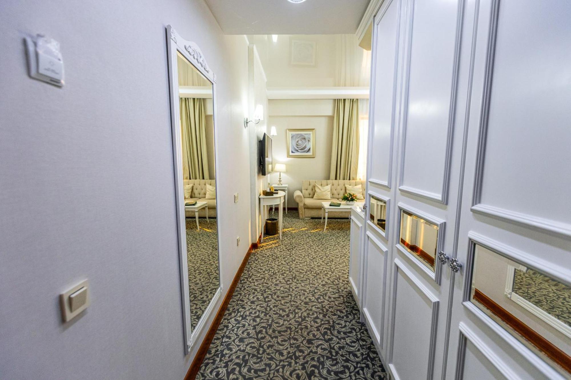 Plaza Hotel Almatý Habitación foto