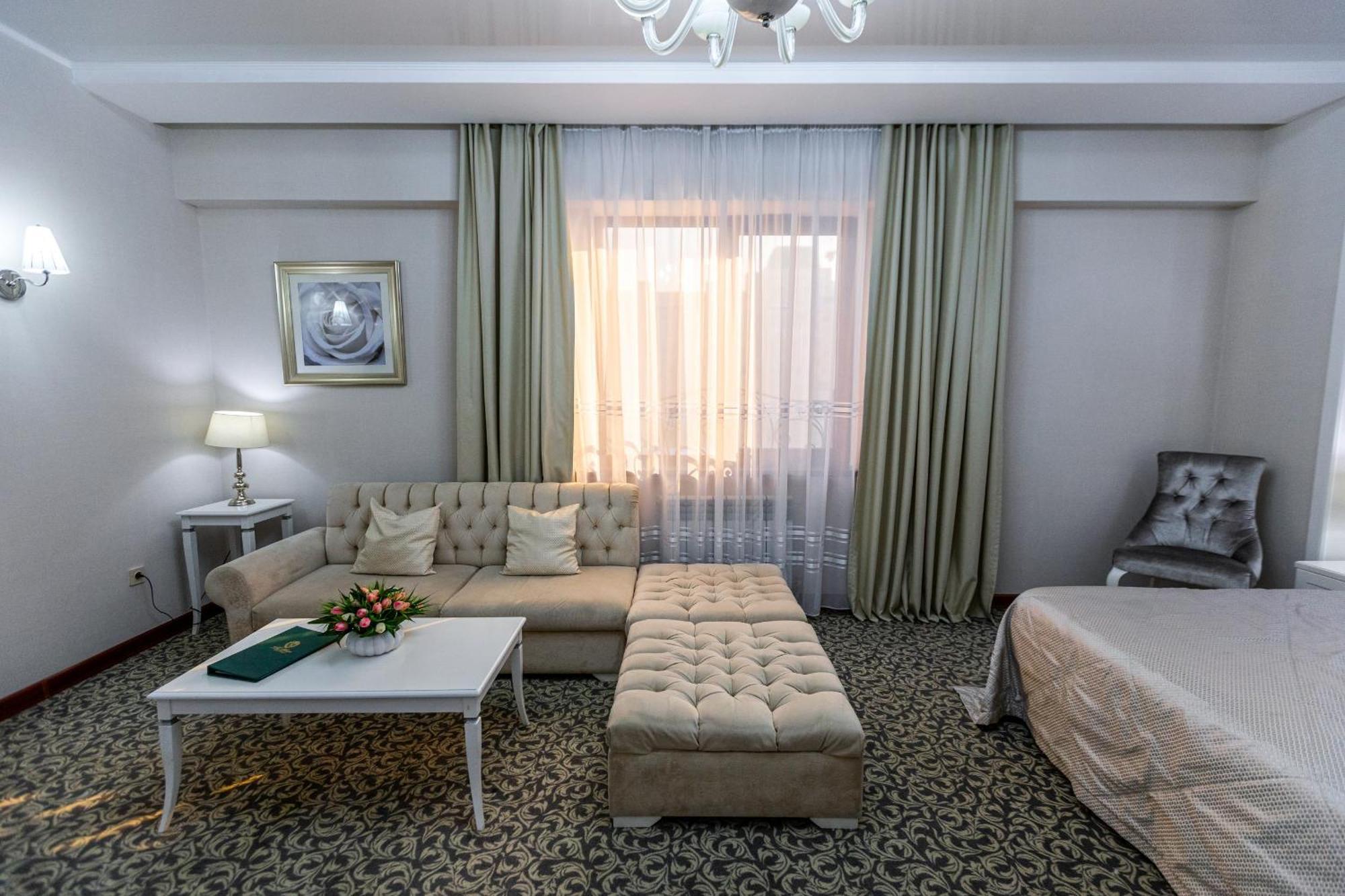 Plaza Hotel Almatý Habitación foto