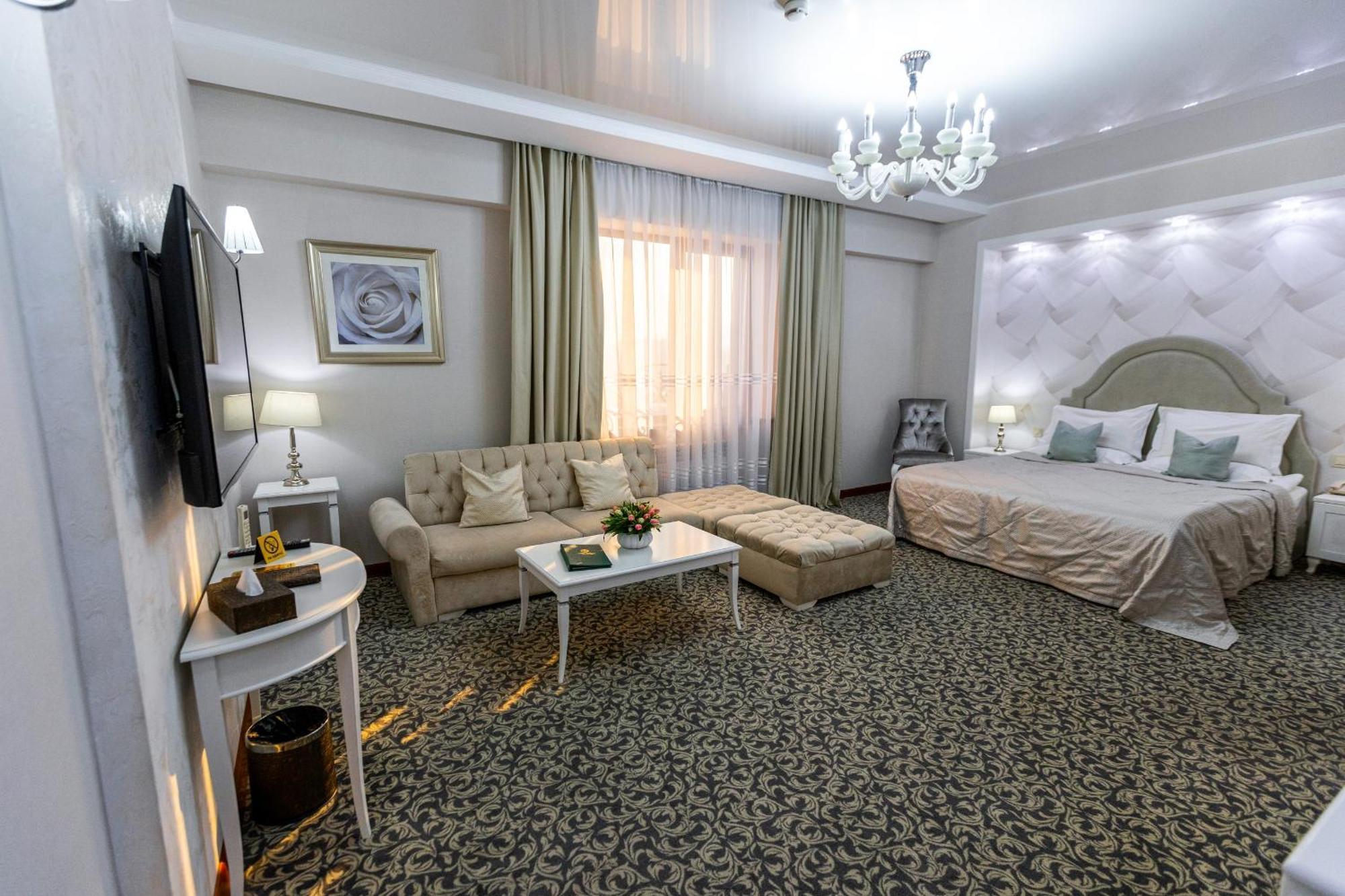 Plaza Hotel Almatý Habitación foto