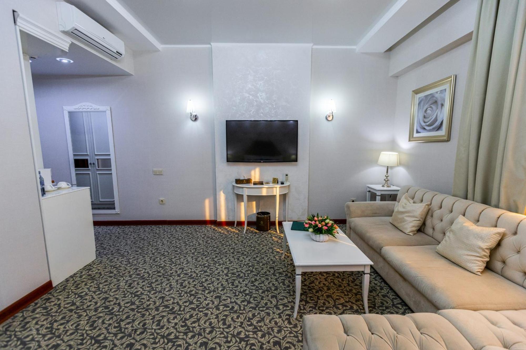 Plaza Hotel Almatý Habitación foto