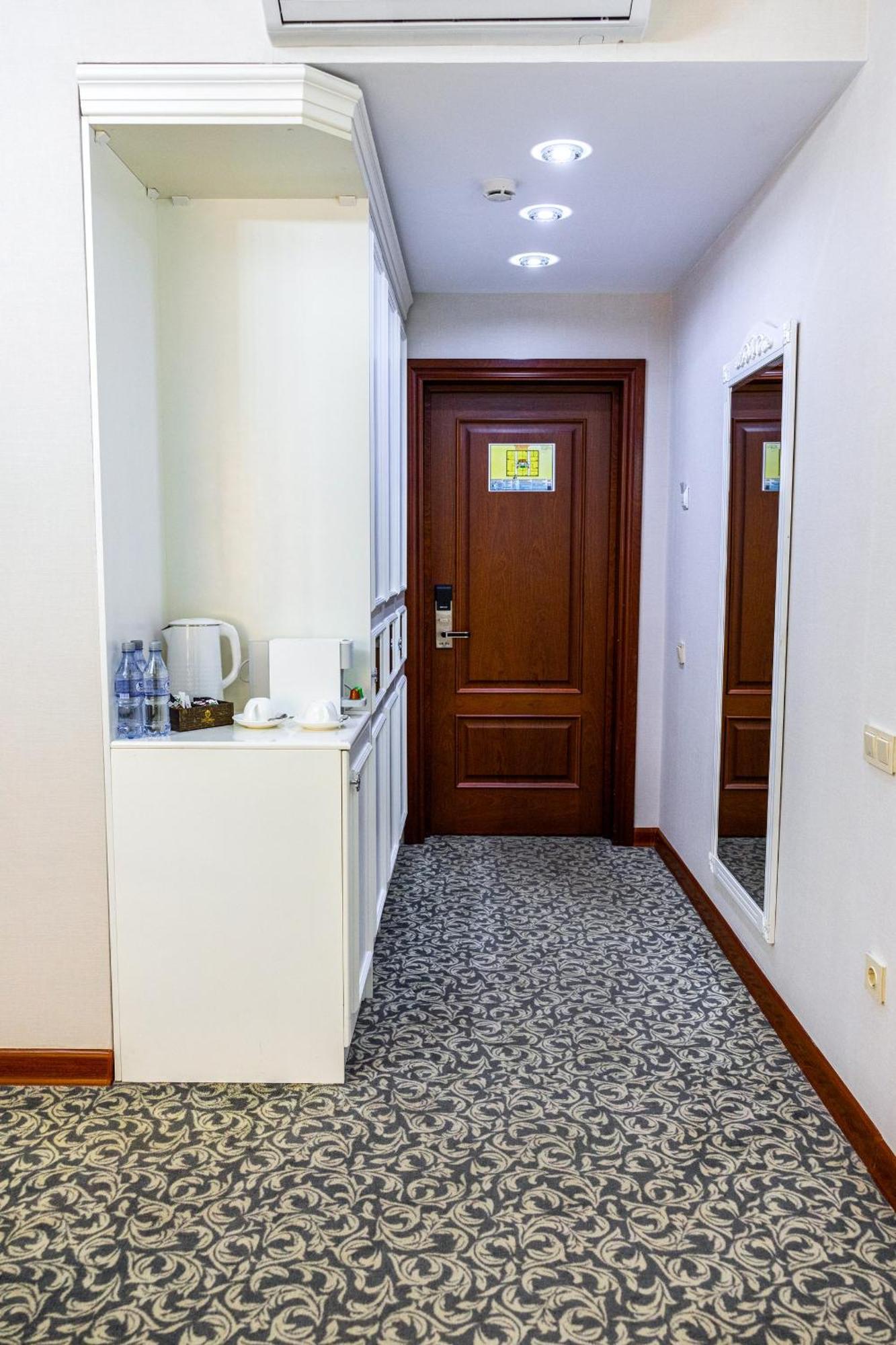 Plaza Hotel Almatý Habitación foto