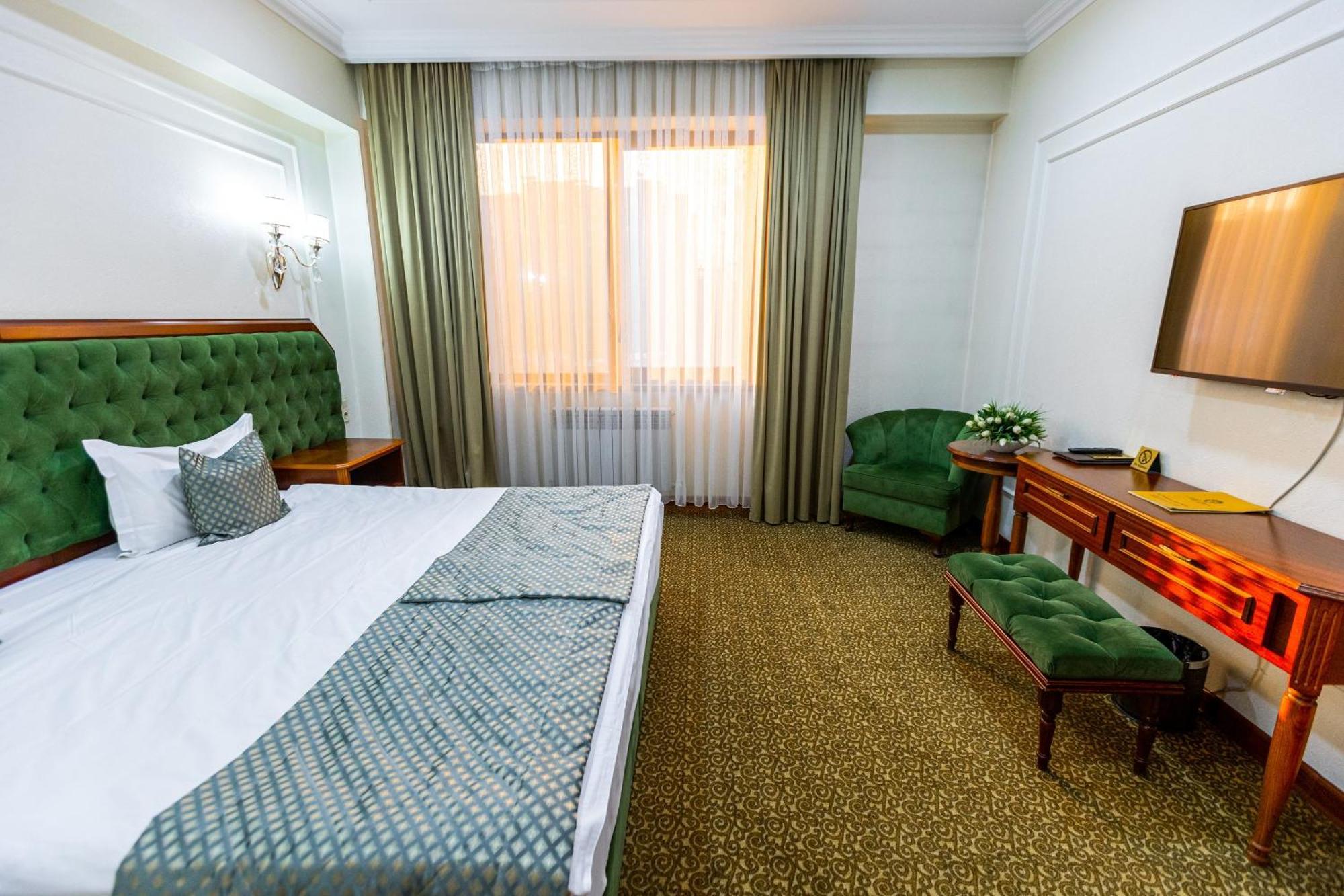 Plaza Hotel Almatý Habitación foto
