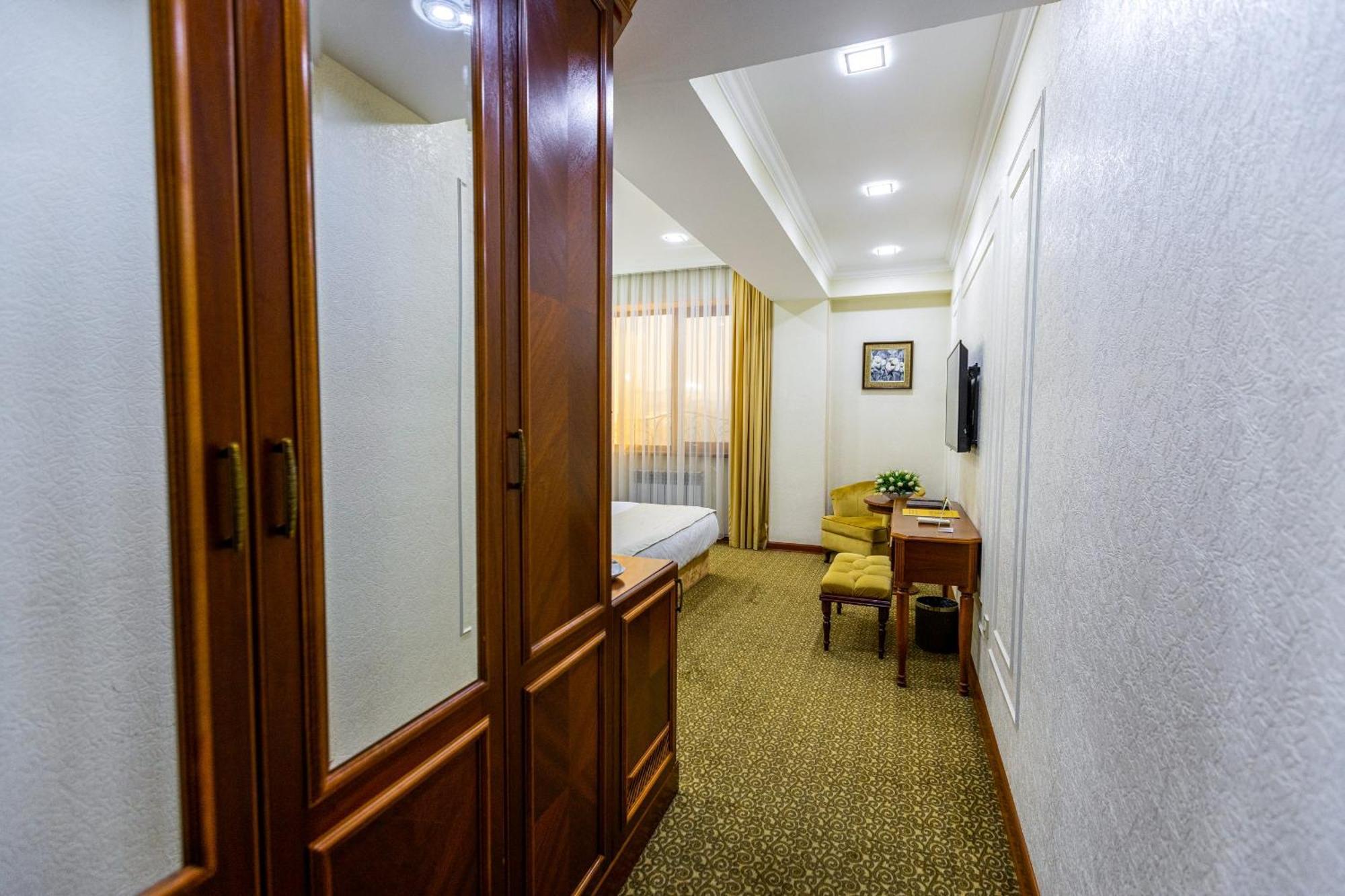 Plaza Hotel Almatý Habitación foto